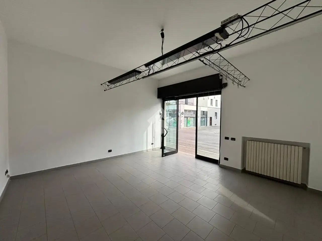 Negozio in Via Isonzo 16, Mariano Comense, {3} - Foto 1