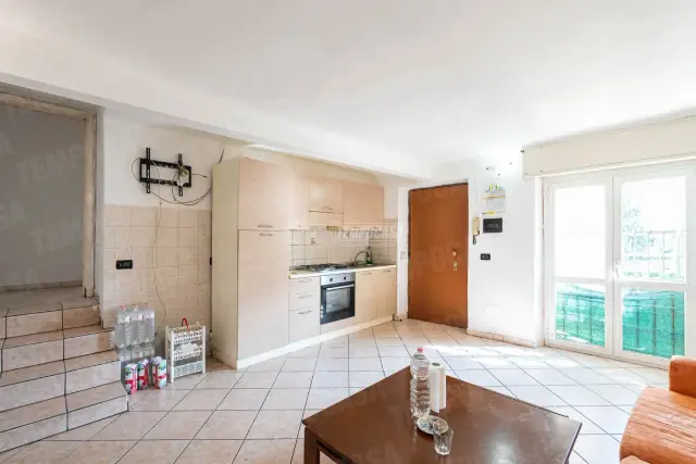 3-room flat in Via Giuseppe Garibaldi, Lurago d'Erba - Photo 1