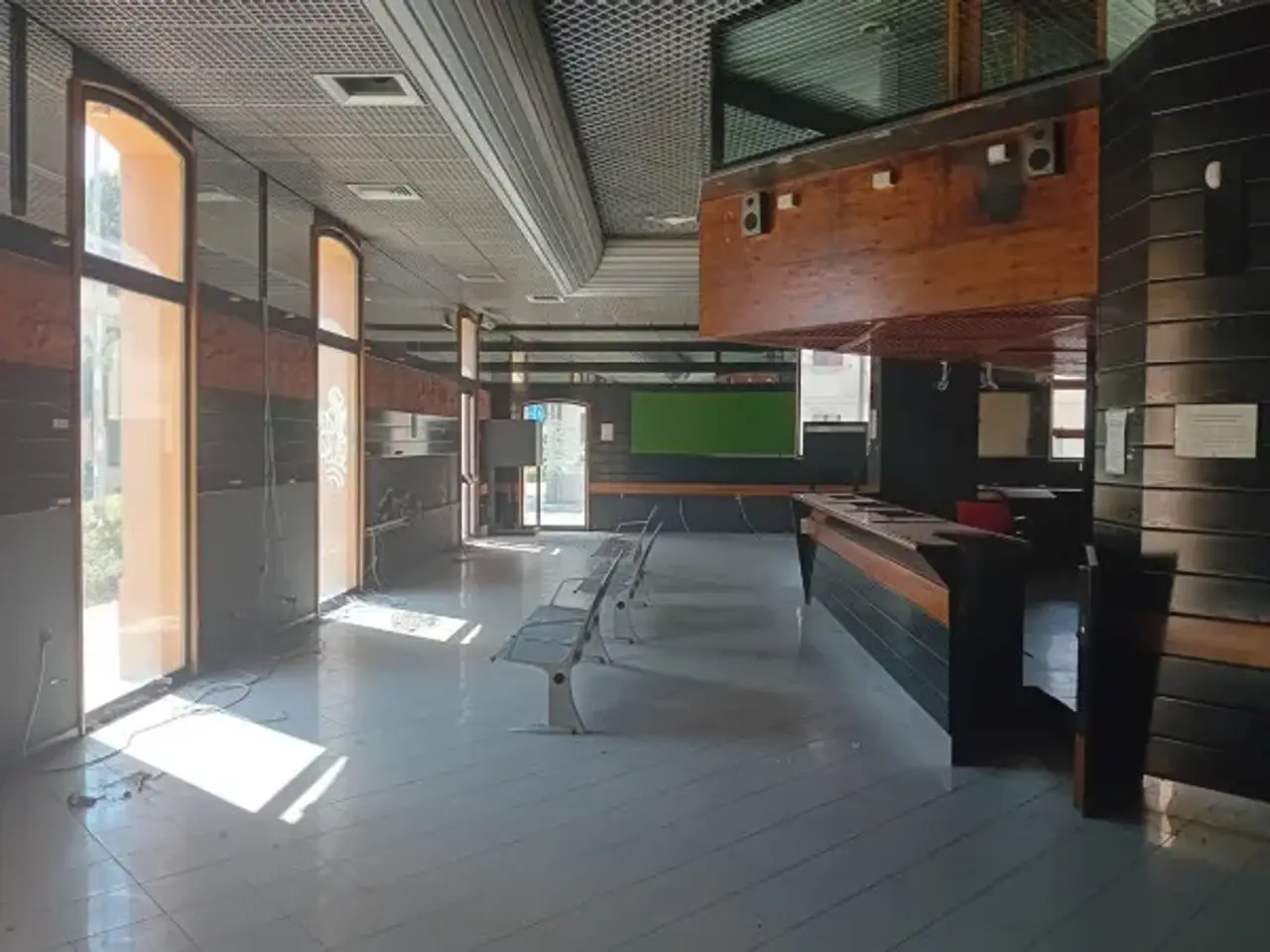Negozio in Viale Edmondo De Amicis, Carpi, {3} - Foto 2