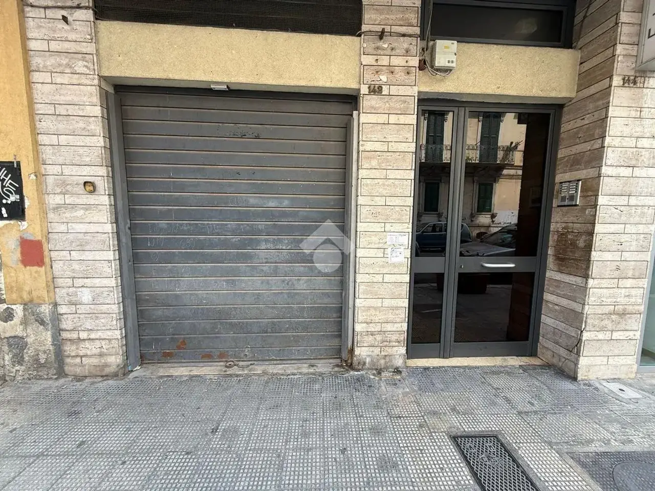 Negozio in Via Trevisani 142, Bari, {3} - Foto 1