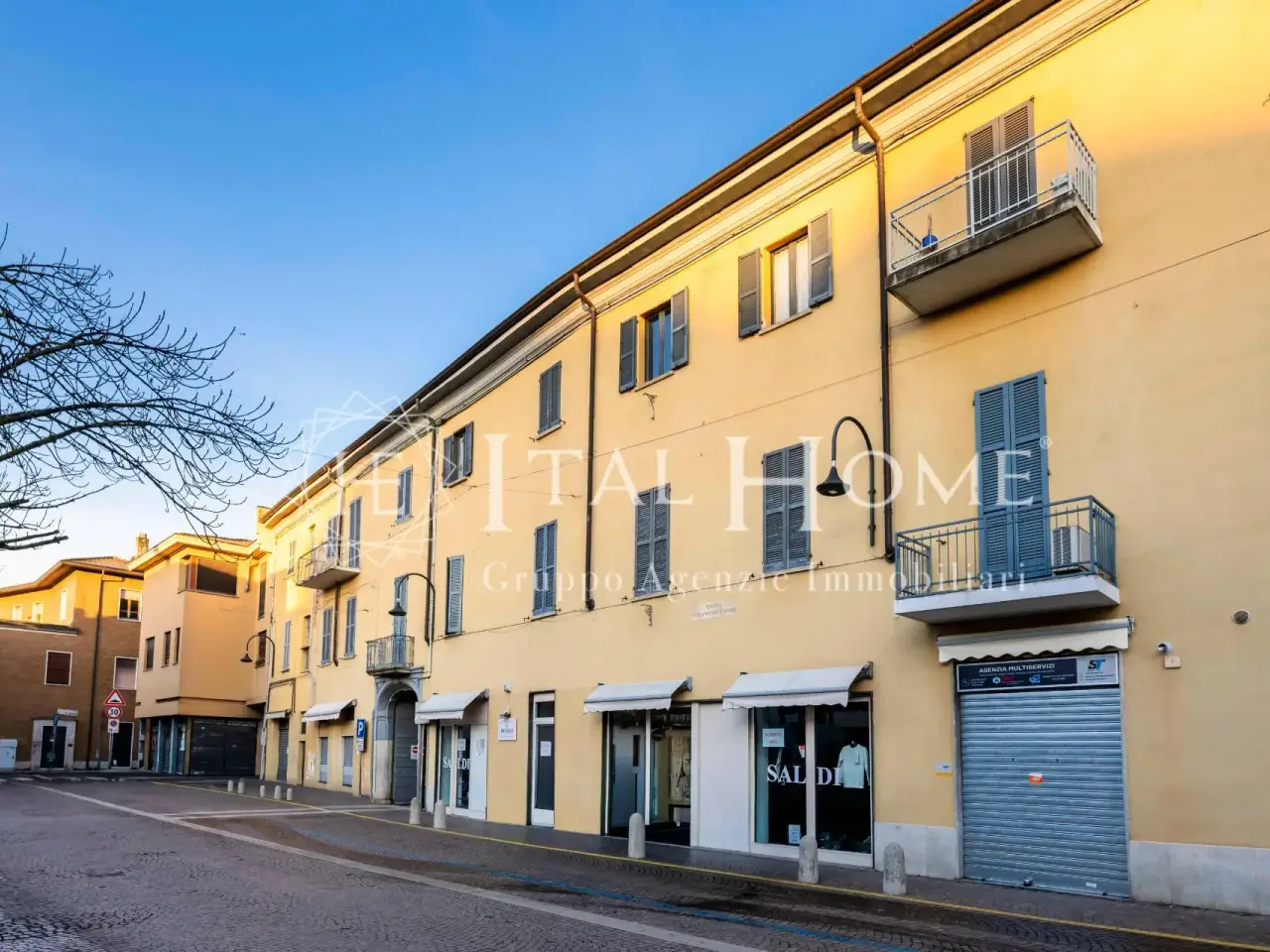 Negozio in Piazza Matteotti, Cernusco sul Naviglio, {3} - Foto 1