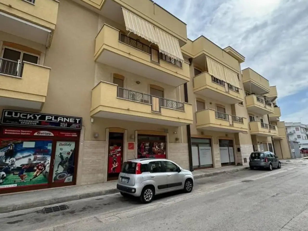 Locale commerciale in Via Enrico Fermi 6b San Giorgio Ionico, San Giorgio Ionico, {3} - Foto 2