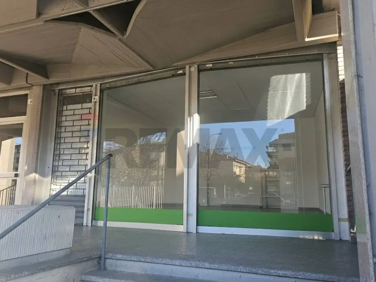 Negozio in V.Le Libertà 8a, Pavia, {3} - Foto 1