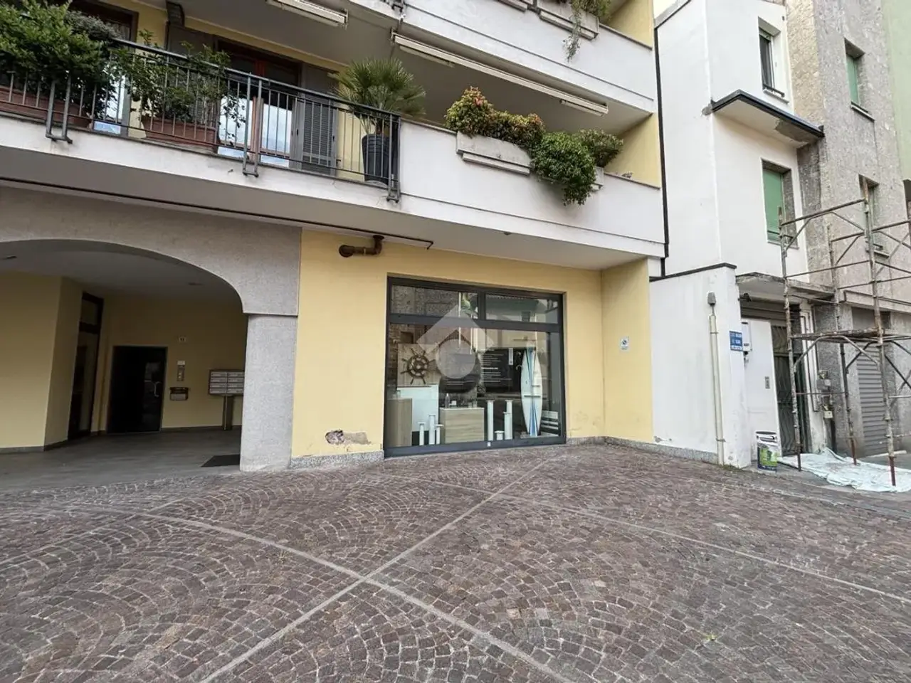 Negozio in Via dei Disciplini 10, Legnano, {3} - Foto 1