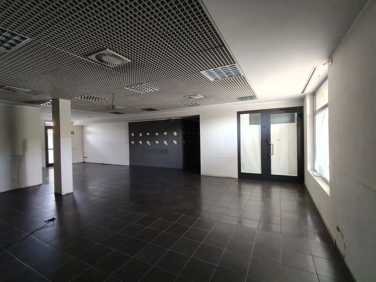 Negozio in Piazza Caduti Lavoro 3, Verdello, {3} - Foto 1