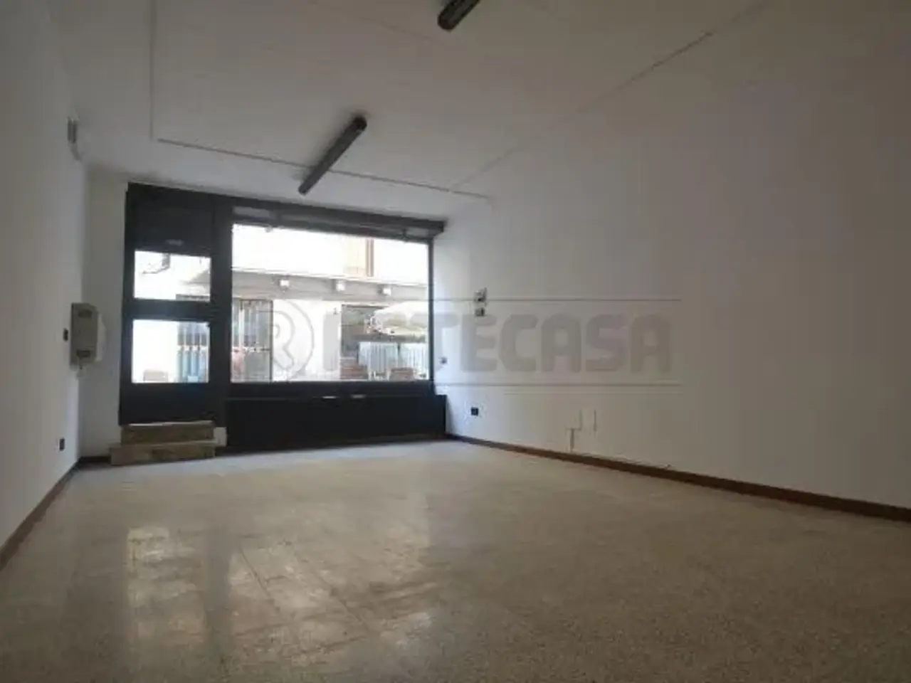 Palazzina commerciale in , Valdagno, {3} - Foto 2