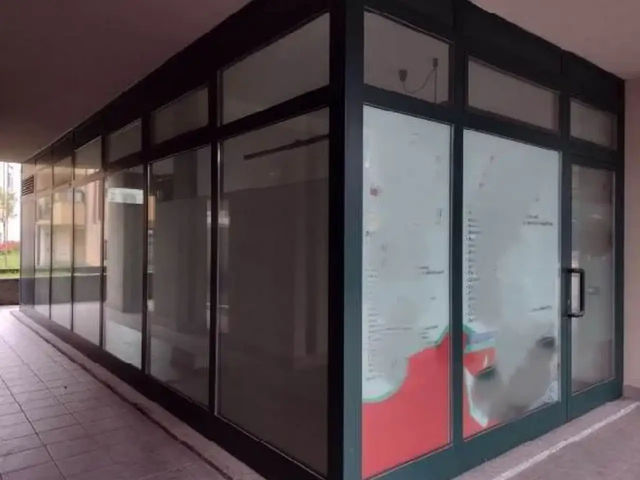 Negozio in Via Tevere, Villa Guardia, {3} - Foto 1