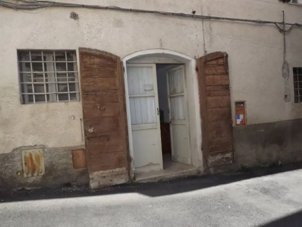 Magazzino in Frazione Scandolaro, Foligno, {3} - Foto 2