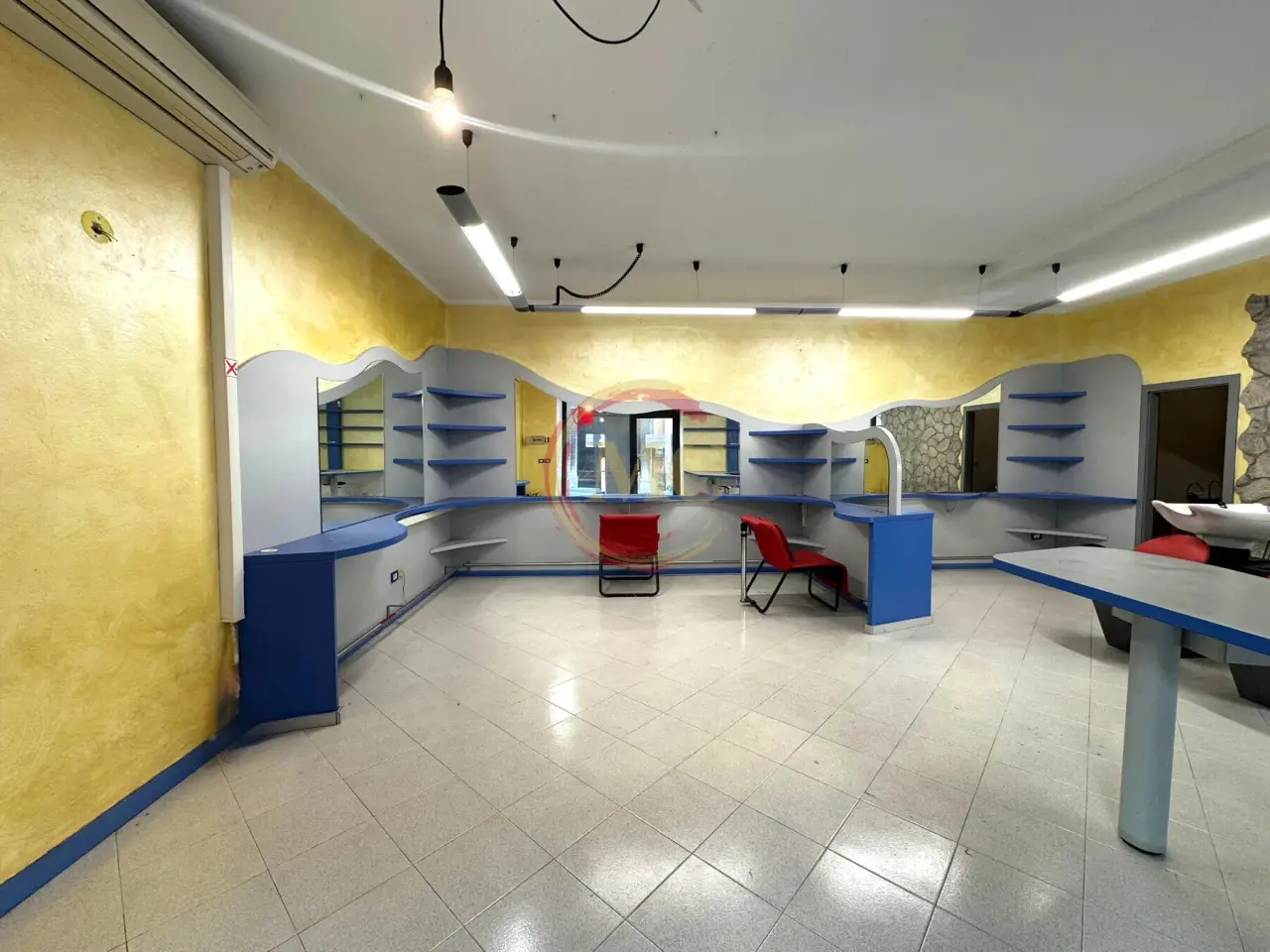 Locale commerciale in Via San Bernardino 12, Arco, {3} - Foto 1