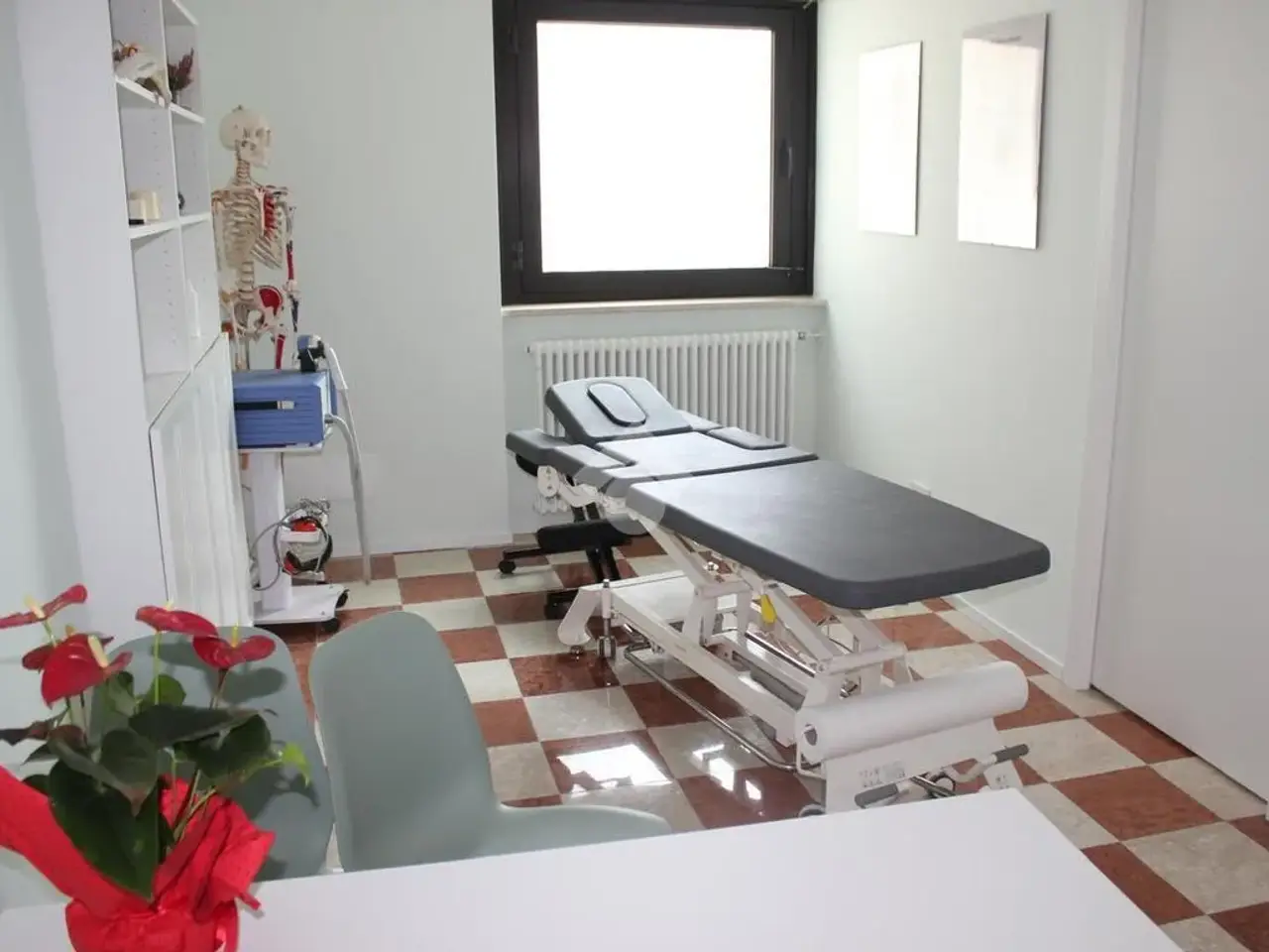 Ufficio in Piazza IV Novembre 9, Villafranca Di Verona, {3} - Foto 1