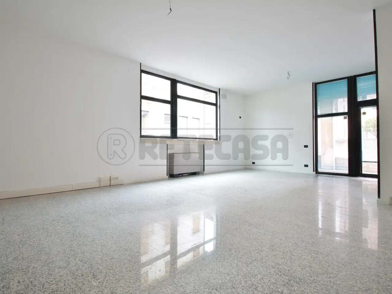 Palazzina commerciale in Piazza Regaù 1, Zermeghedo, {3} - Foto 2