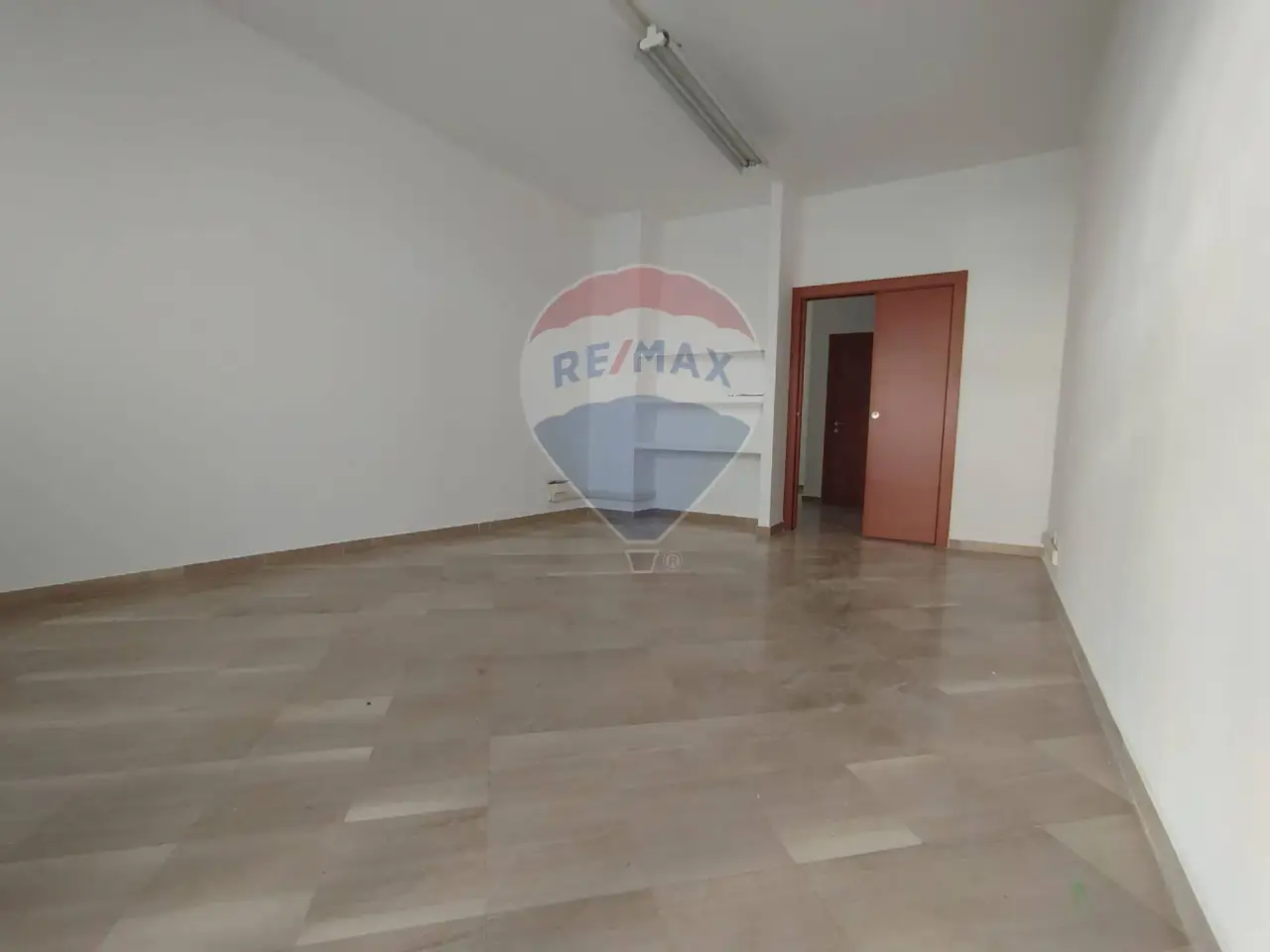 Negozio in Via Pasquale Caldarulo 20, Bari, {3} - Foto 1