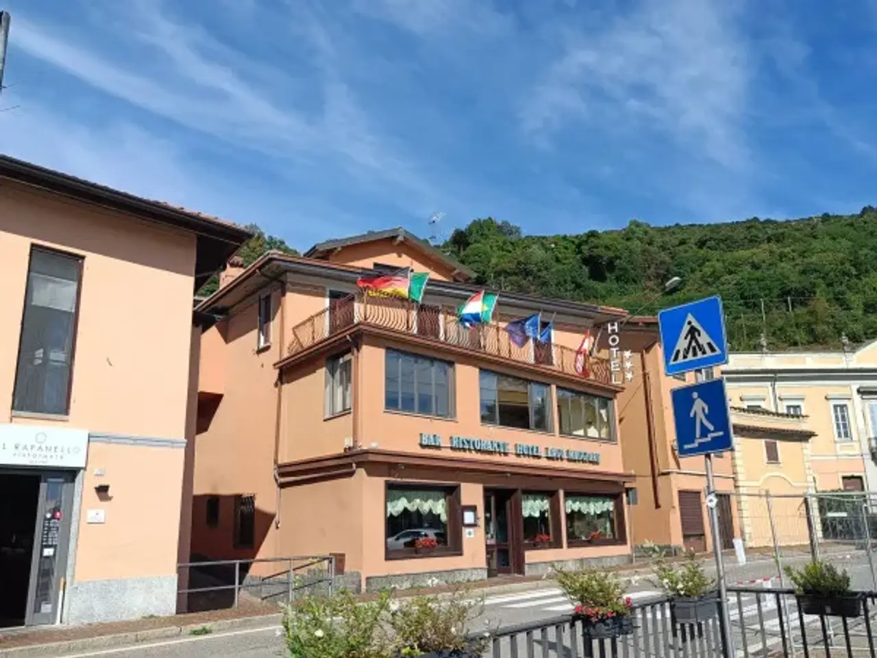 Hotel in , Lesa, {3} - Foto 1