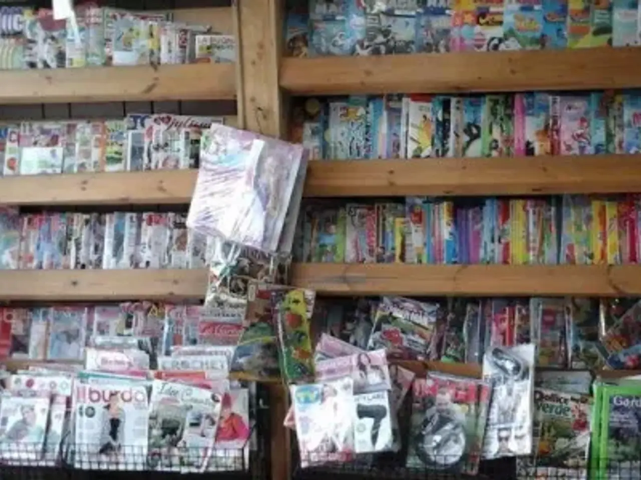 Edicola in Via Elisa, Lucca, {3} - Foto 1