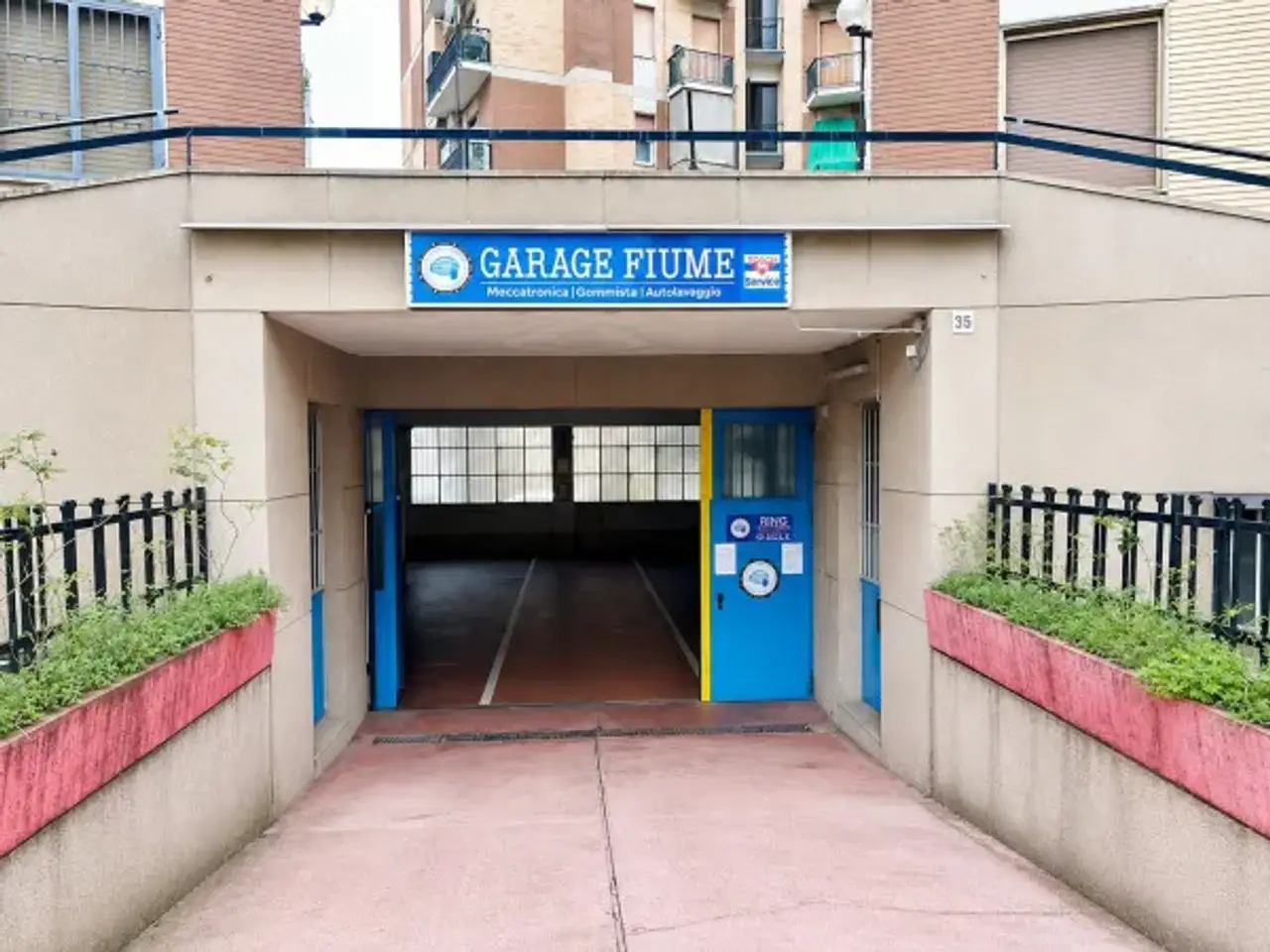 Magazzino in Via Fiume 36, Corsico, {3} - Foto 1