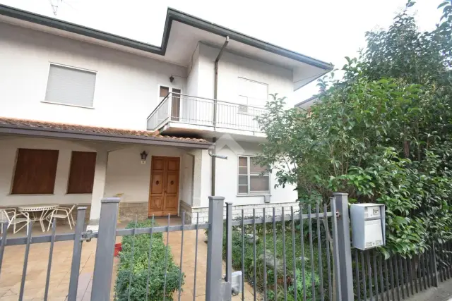 Villa in Via U. Comandini 11, Savignano sul Rubicone - Foto 1