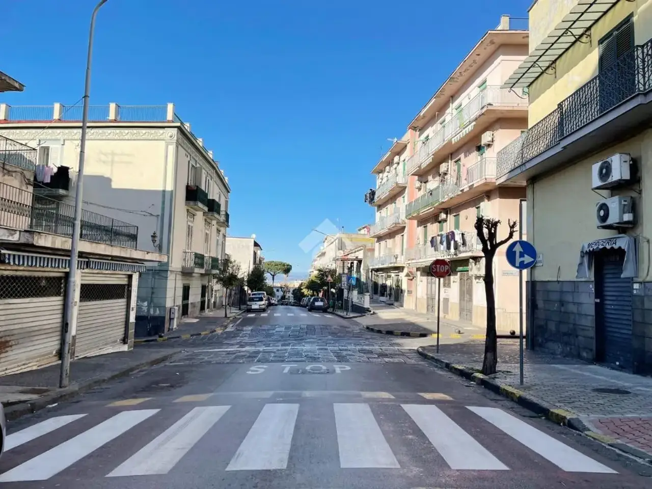 Negozio in Via Mario De Rosa 56, Sant'Anastasia, {3} - Foto 1