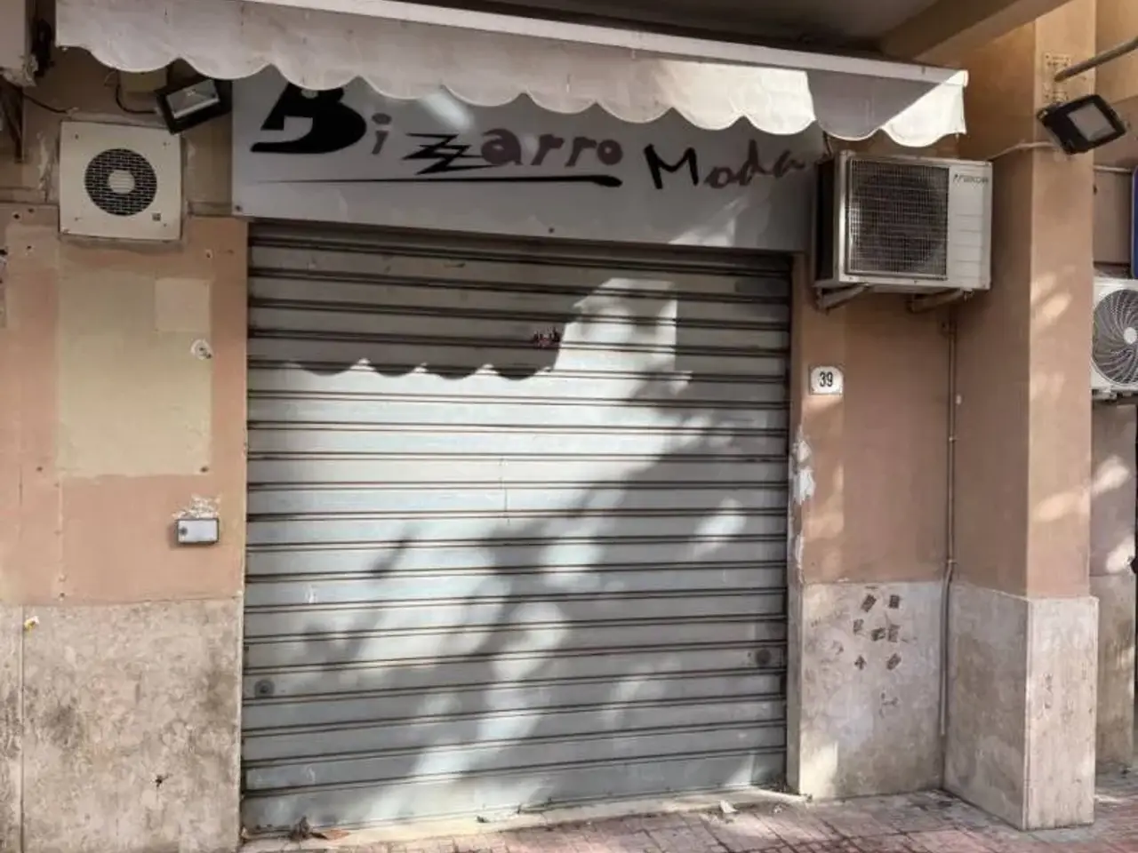 Negozio in Via Pietro Scaglione 39, Palermo, {3} - Foto 1