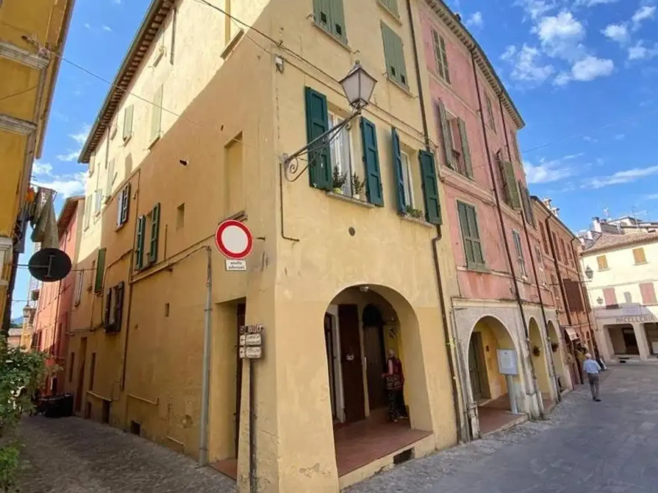 Locale commerciale in Via Naldi, Brisighella, {3} - Foto 1