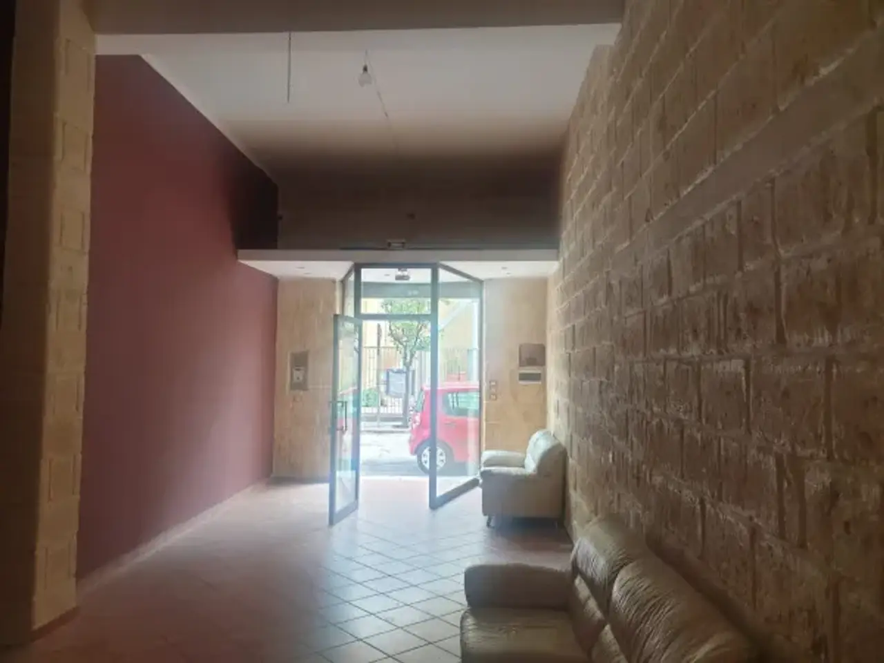 Negozio in Via Giuseppe De Robertis 94, Trani, {3} - Foto 1