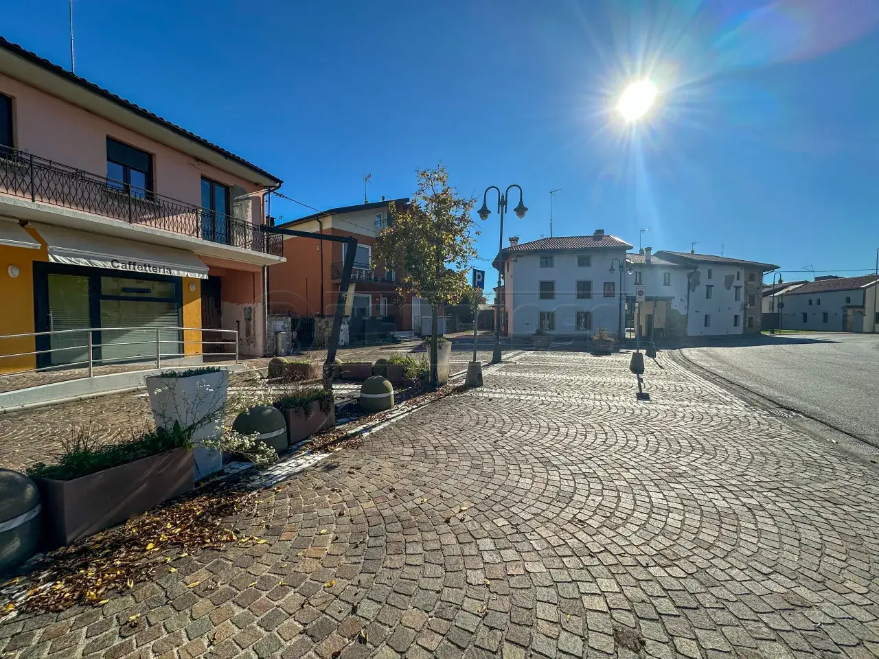 Palazzina commerciale in Piazza San Valentino 10, Mortegliano, {3} - Foto 2