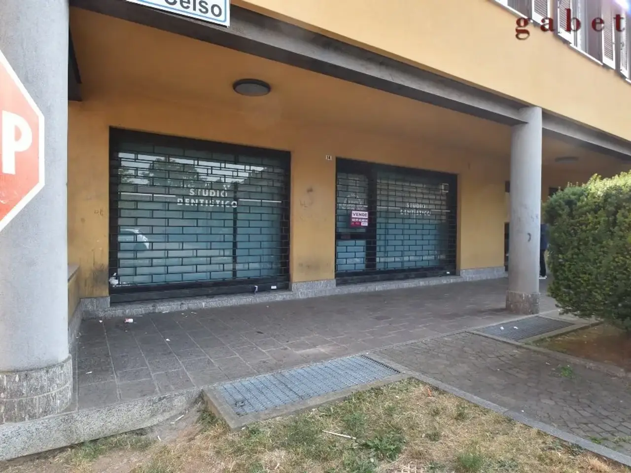 Negozio in Via Nazaro E Celso 12, Vittuone, {3} - Foto 1