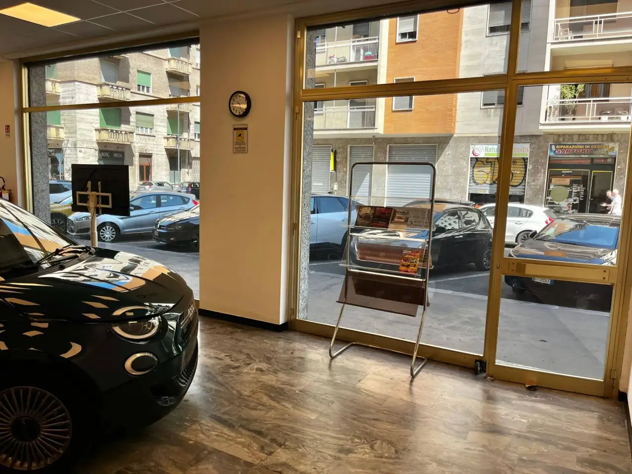 Negozio in Via Tunisi 50, Torino, {3} - Foto 2
