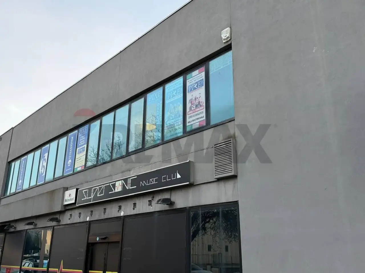 Negozio in Via Andrea Vici 20, Foligno, {3} - Foto 1