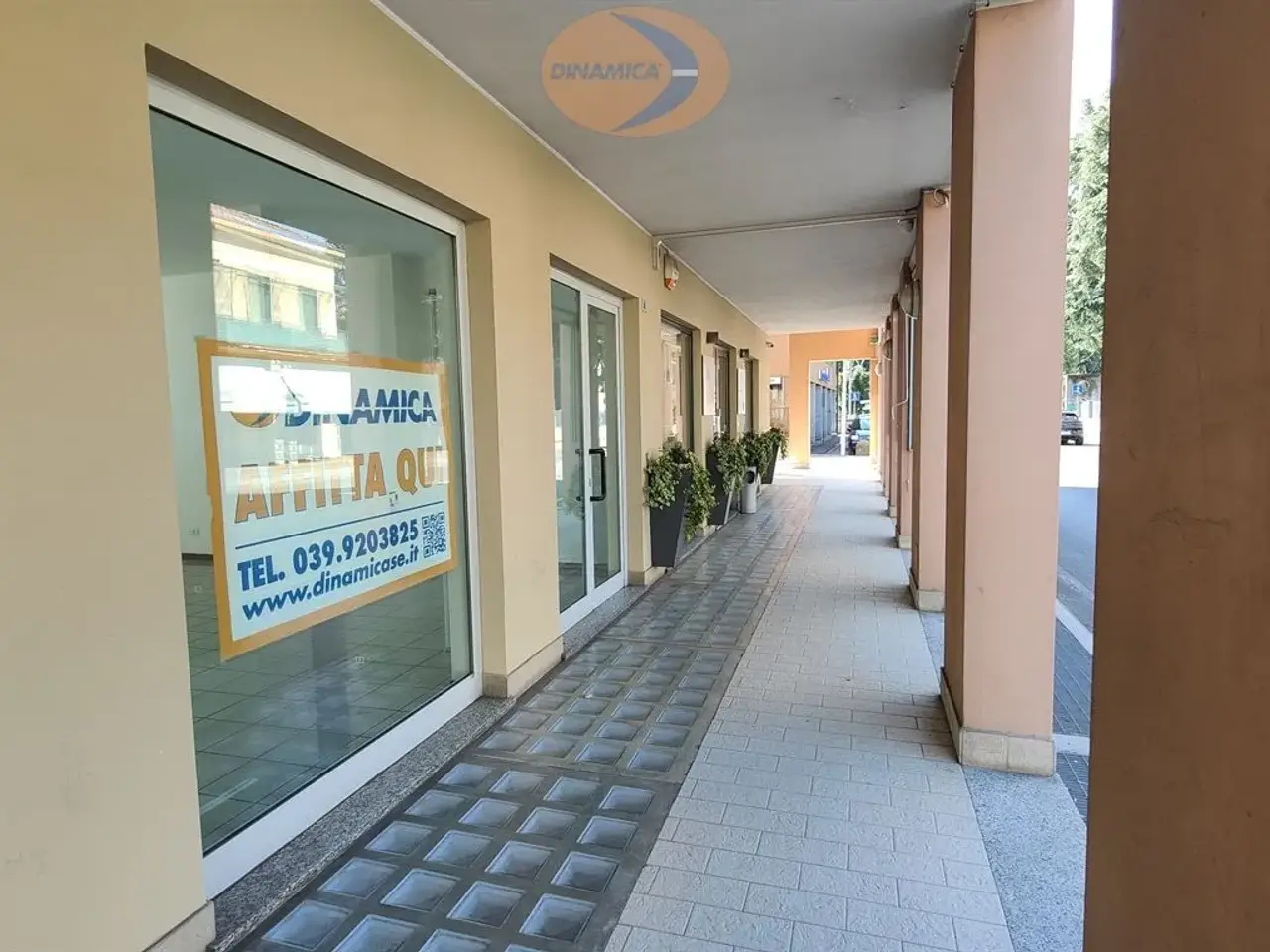 Negozio in Via Cavour 18, Casatenovo, {3} - Foto 2