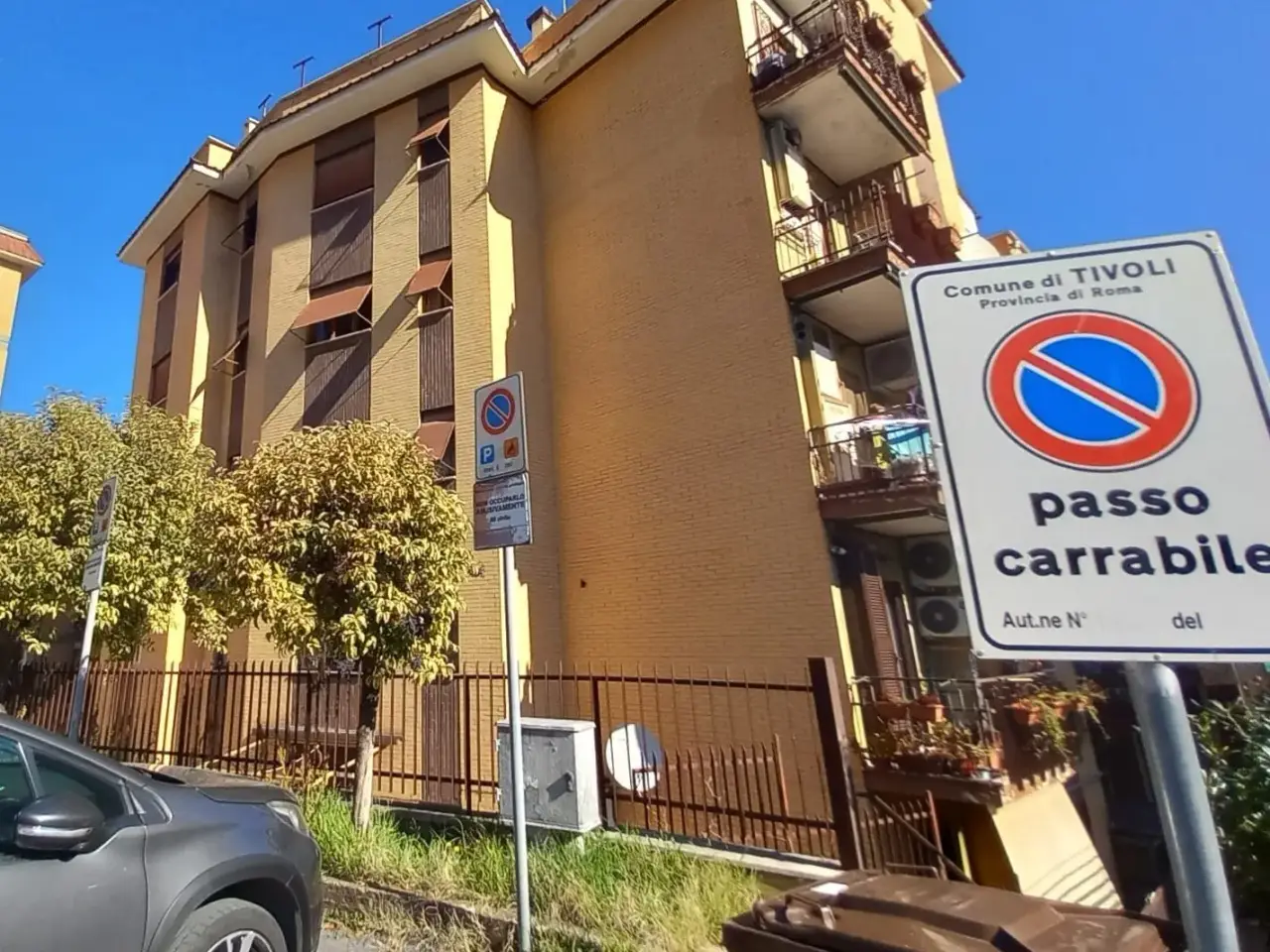 Parcheggio chiuso in Via Tiburto, Tivoli, {3} - Foto 1