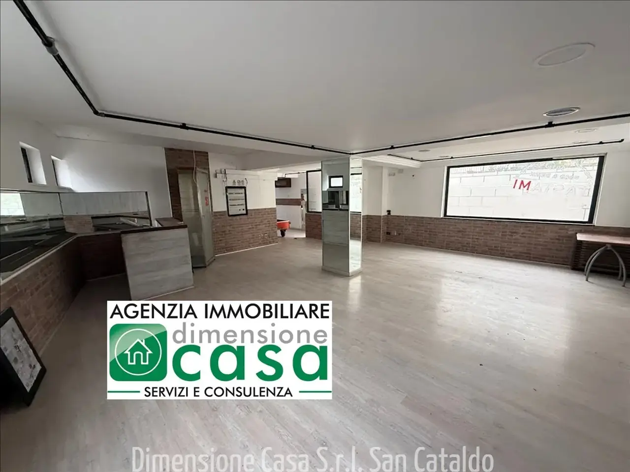 Locale commerciale in Via Calabria, Caltanissetta, {3} - Foto 1