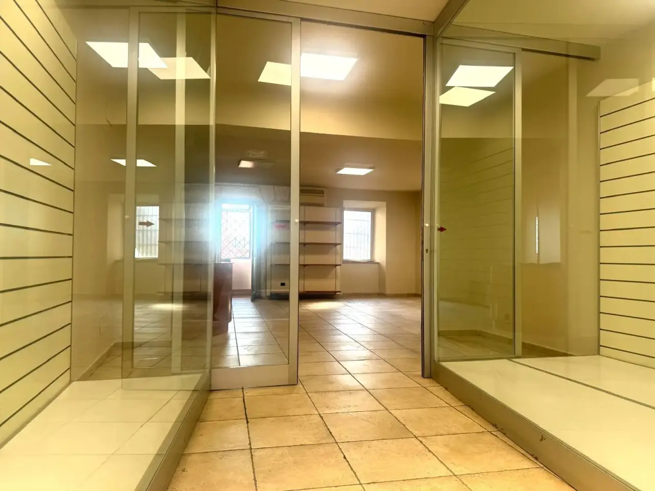 Palazzina commerciale in Via Vittorio Emanuele, Anagni, {3} - Foto 1