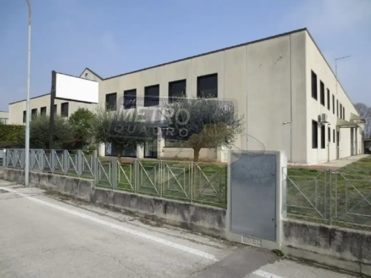 Capannone in Via Monte Summano, Carre', {3} - Foto 1