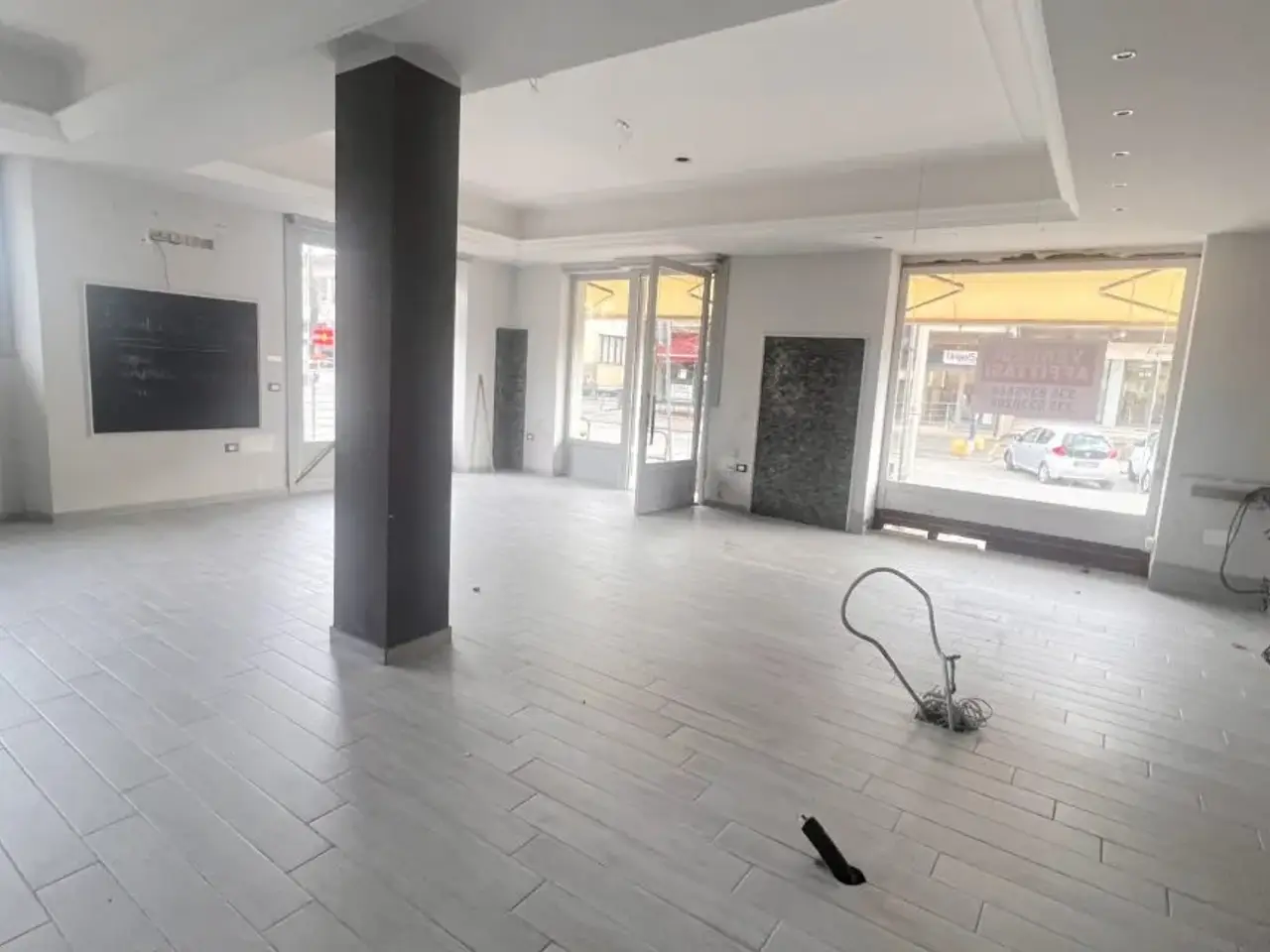 Locale commerciale in Via Firenze, La Querce, Prato, Toscana, 50041, Italia, Campi Bisenzio, {3} - Foto 2