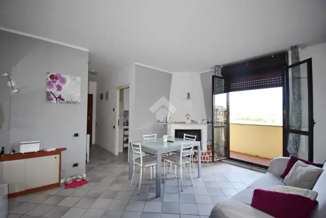 4-room flat in Viale Biella, Ivrea - Photo 1