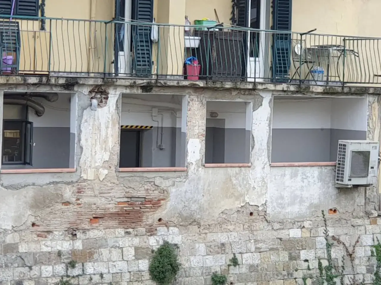 Esercizio commerciale in Piazza delle Cure, Firenze, {3} - Foto 2
