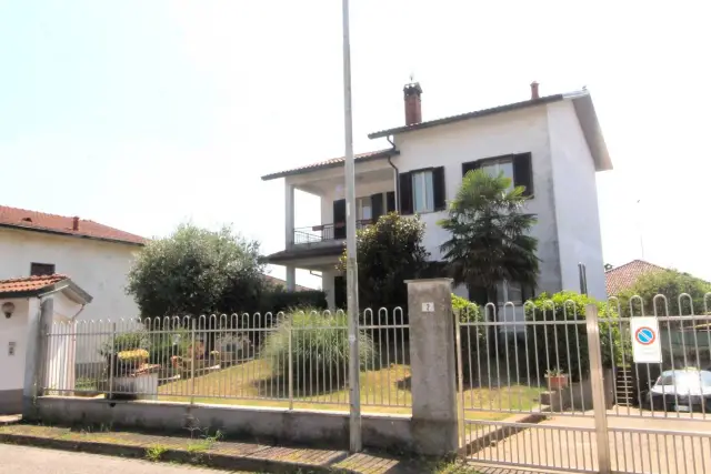 Villa in Via Ambrogio da Fossano 4, Abbiategrasso - Foto 1