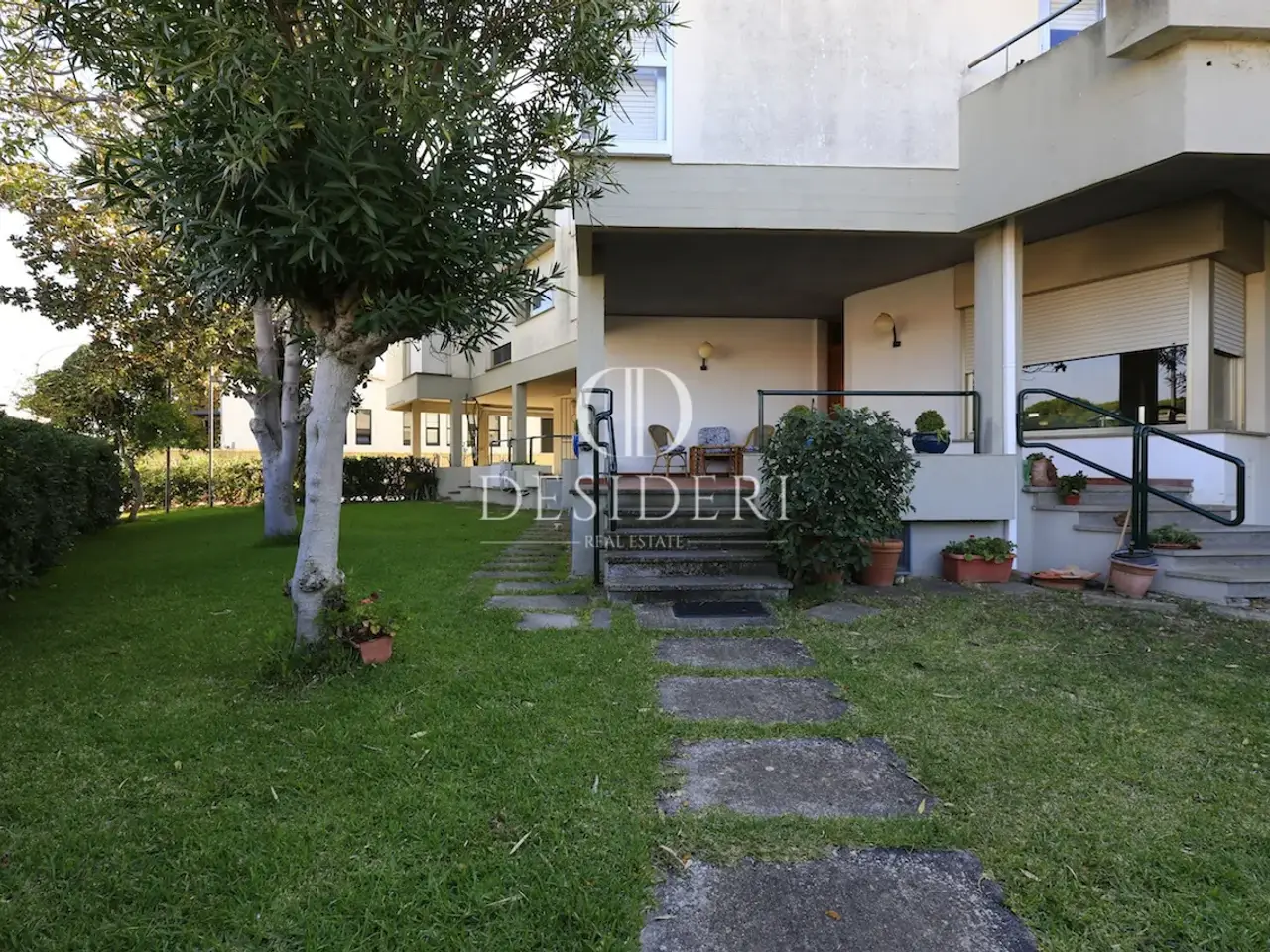Capannone in Via Orcagna 58100 Grosseto, Grosseto, {3} - Foto 1
