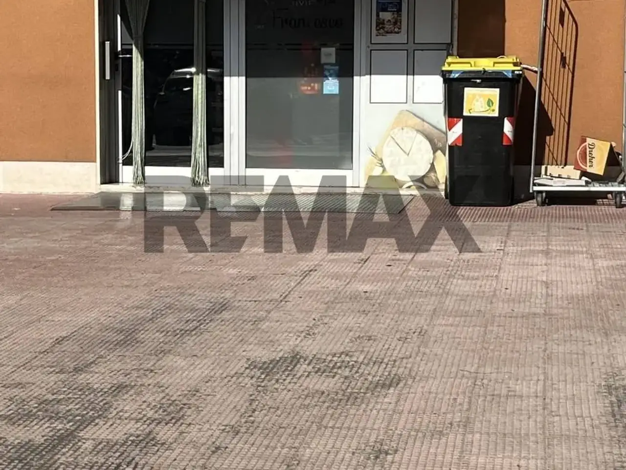 Negozio in Via Enrico Fermi 41, Valenzano, {3} - Foto 2