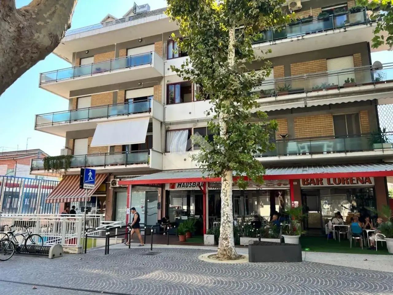 Negozio in Viale Ivo Oliveti 73, Rimini, {3} - Foto 1