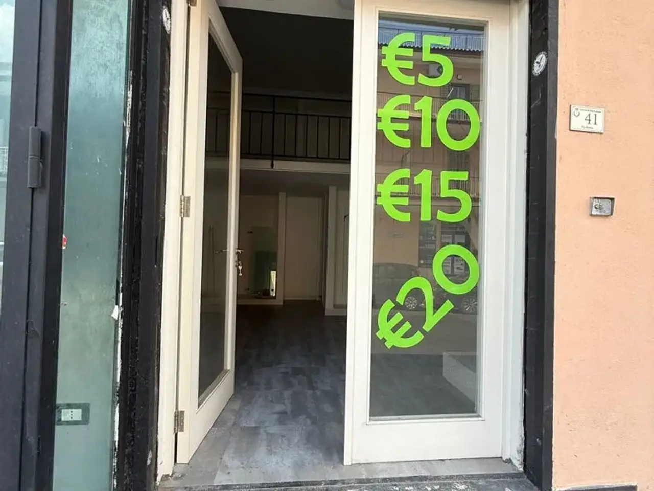 Esercizio commerciale in Via Roma 40, Sant'Anastasia, {3} - Foto 2