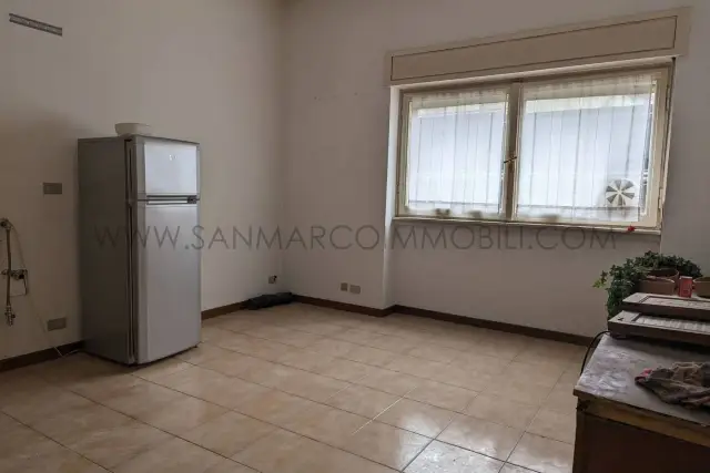 2-room flat, Lecco - Photo 1