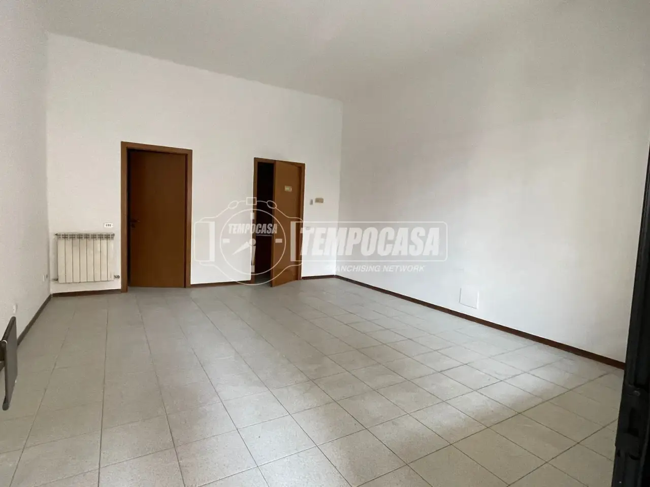 Negozio in Via Cristoforo Colombo, Legnano, {3} - Foto 1