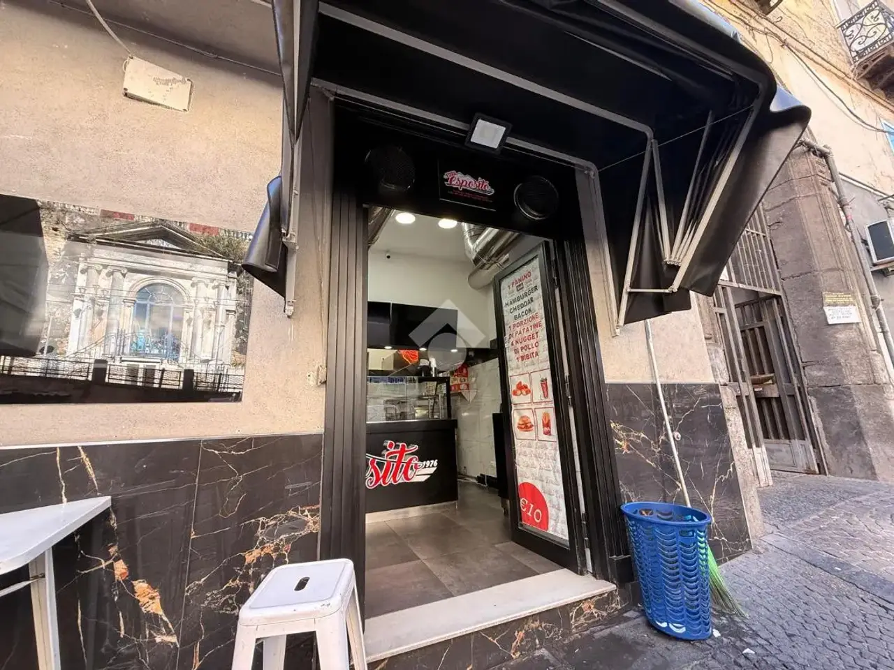 Negozio in Via Salvator Rosa 66, Napoli, {3} - Foto 2