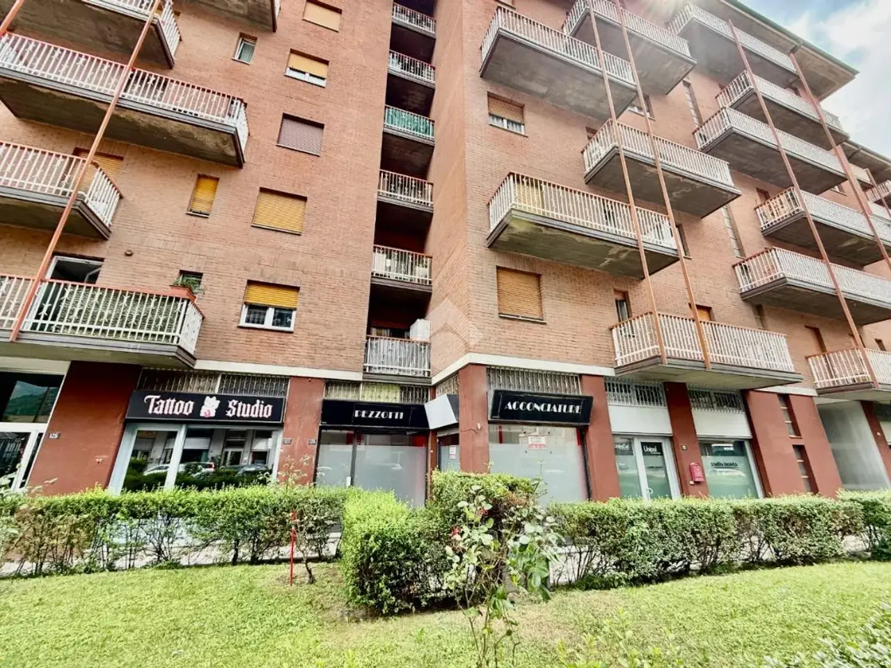 Negozio in Via Chambery 129, Aosta, {3} - Foto 1