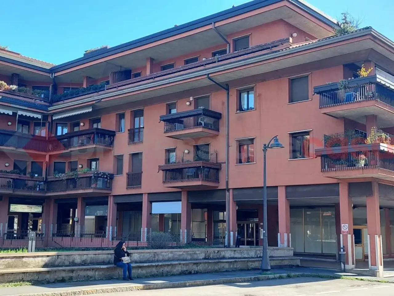 Negozio in Piazza Europa 1, San Vittore Olona, {3} - Foto 1