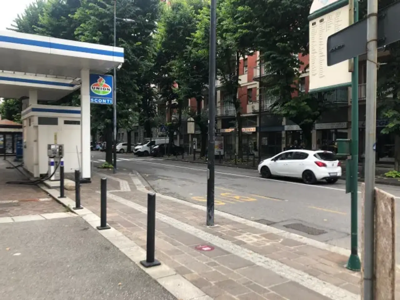 Negozio in Viale Filippo Turati, Lecco, {3} - Foto 2