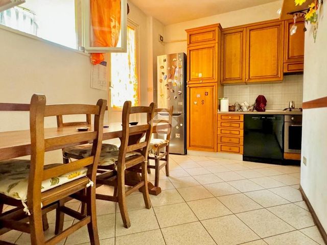 Vierzimmerwohnung in Via delle Gardenie 25, Prato - Foto 1