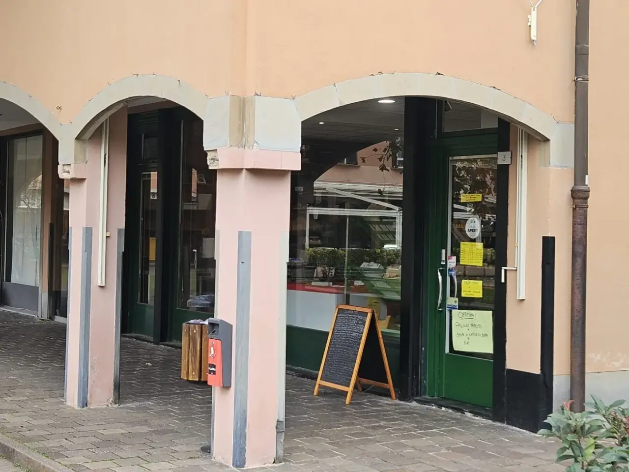 Negozio in Piazza del Centro 3, Arenzano, {3} - Foto 1