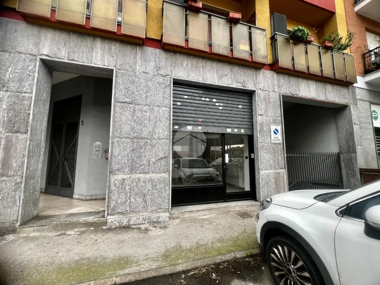 Negozio in Via San Vincenzo 5, Moncalieri, {3} - Foto 1